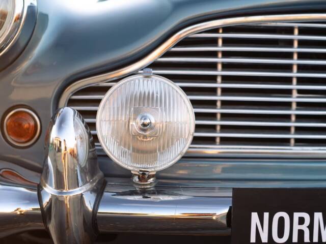 Aston Martin DB 4