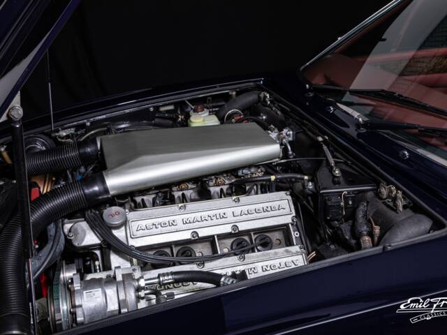 Aston Martin V8 Volante