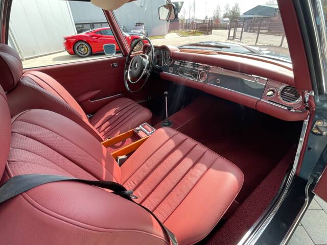 Mercedes-Benz 280 SL