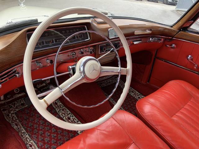 Mercedes-Benz 220 S Cabriolet