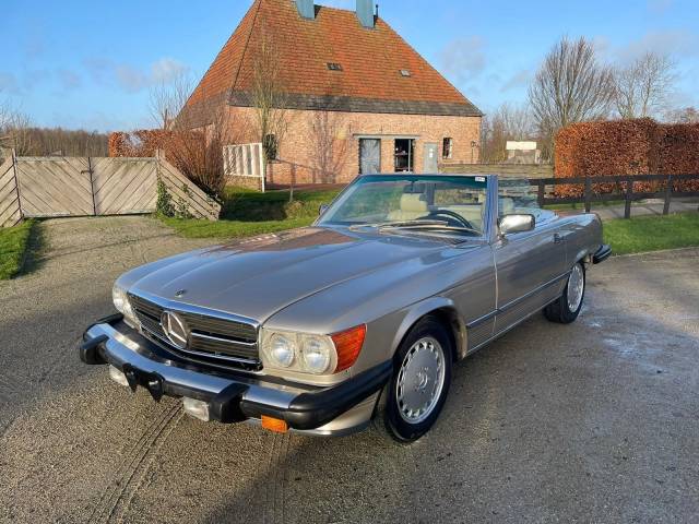 Mercedes-Benz 560 SL