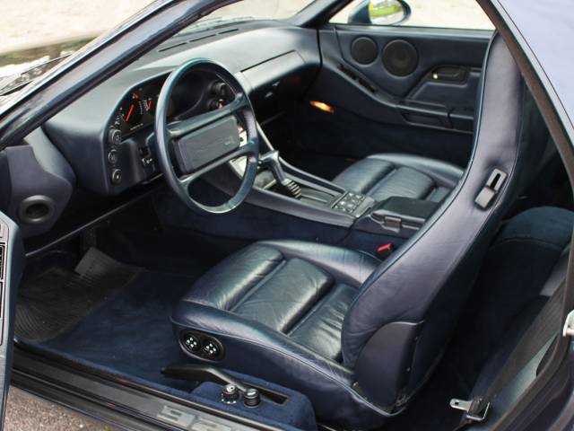 Porsche 928 S4