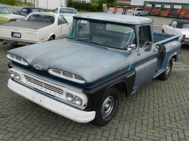 Chevrolet Apache Panel