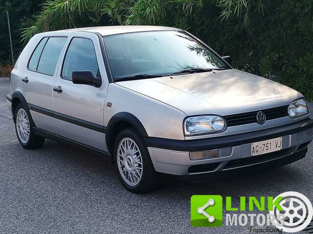 Bild 1/10 von Volkswagen Golf III 1.6 (1995)