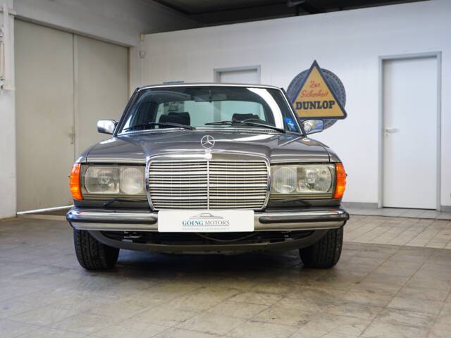 Mercedes-Benz 280 E