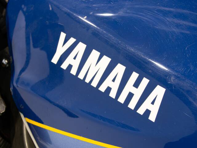 Yamaha FZ 750