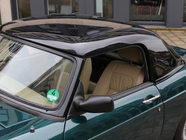 MG RV8