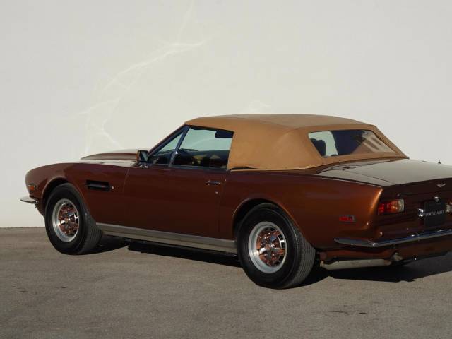 Aston Martin V8 Volante