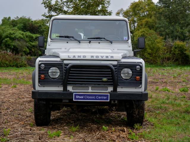 Land Rover Defender 110
