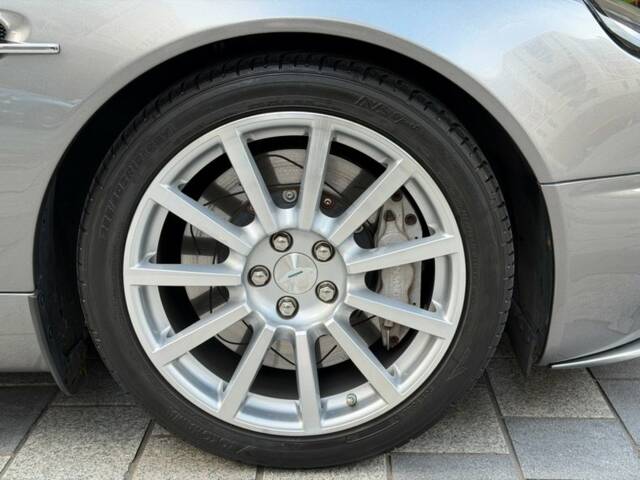 Aston Martin V12 Vanquish S