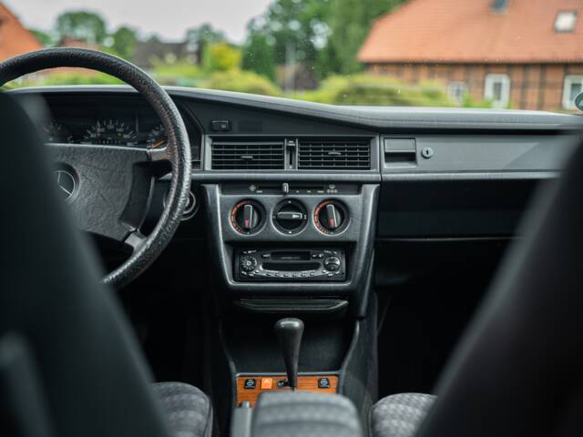 Mercedes-Benz 190 E