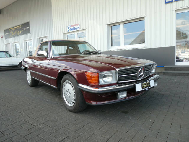 Mercedes-Benz 560 SL