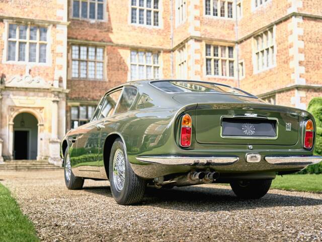 Aston Martin DB 6 Mk II