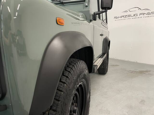 Land Rover Defender 90