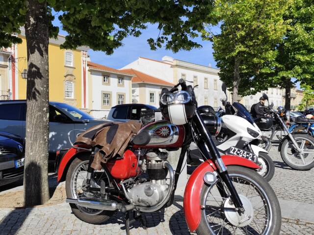 BSA B 44