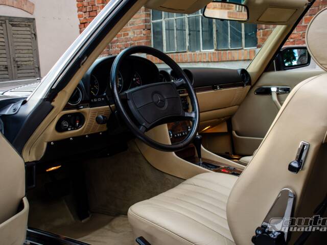 Mercedes-Benz 560 SL