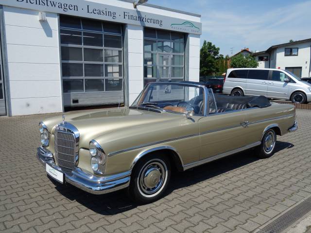 Mercedes-Benz 300 SE