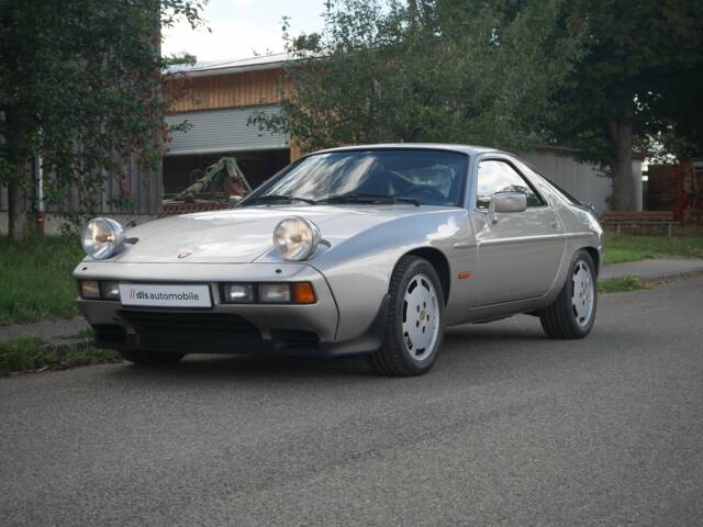 Porsche 928