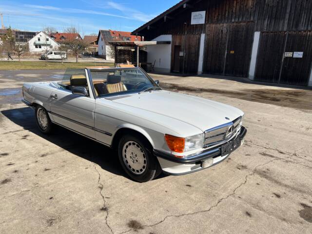 Mercedes-Benz 560 SL