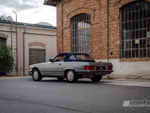 Mercedes-Benz 560 SL