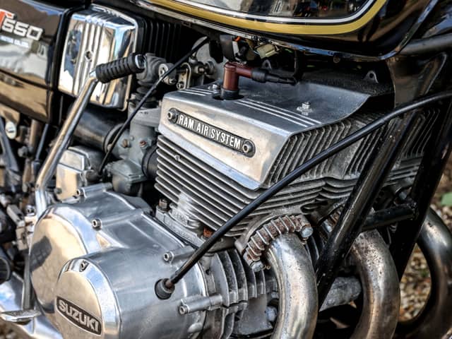 Suzuki GT 550 II