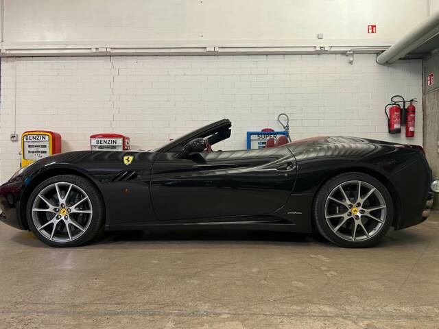Image 1/19 of Ferrari California (2010)