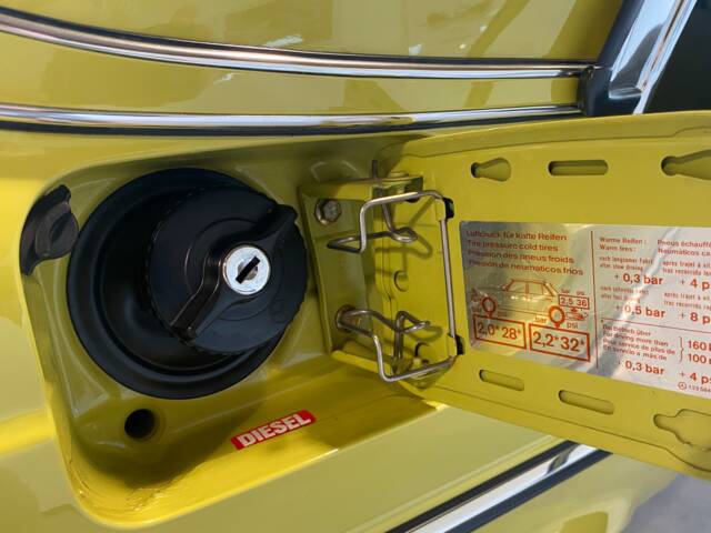 Mercedes-Benz 200 D