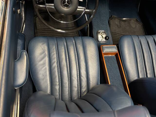 Mercedes-Benz 280 SL