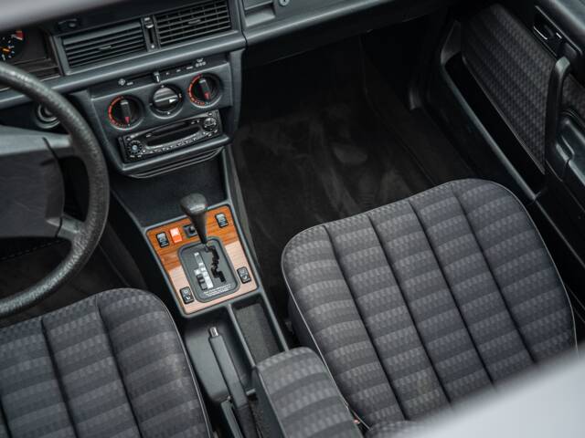 Mercedes-Benz 190 E