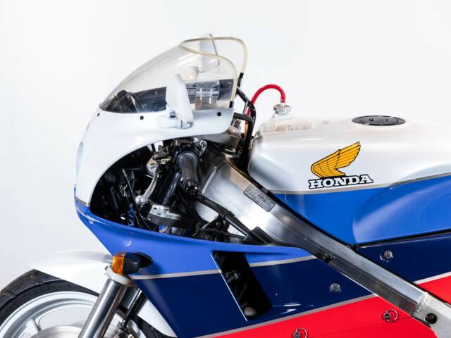 Honda VFR 750R RC 30