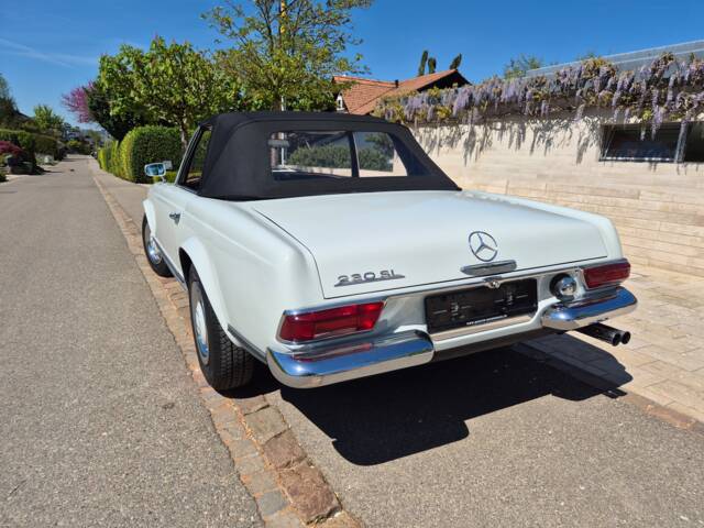 Mercedes-Benz 230 SL
