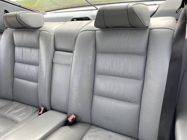 Mercedes-Benz 560 SEC - Einfach schön anzuschauen, die Coupé-Sitze hinten.