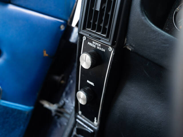 Aston Martin DBS V8