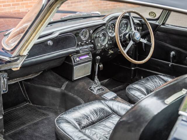 Aston Martin DB 4
