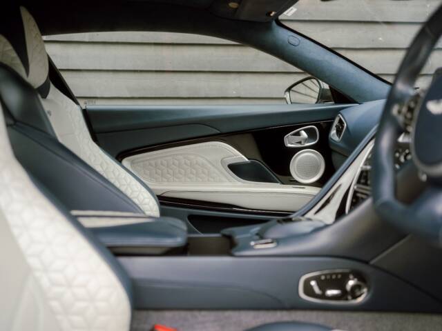 Aston Martin DBS Superleggera
