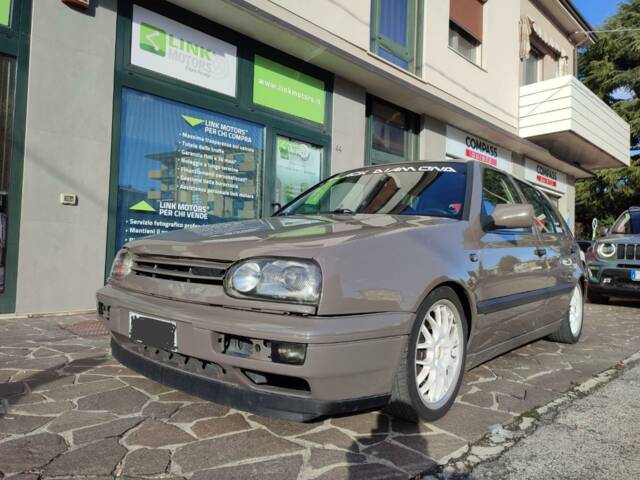 Imagen 1/10 de Volkswagen Golf III GTI 2.0 (1994)