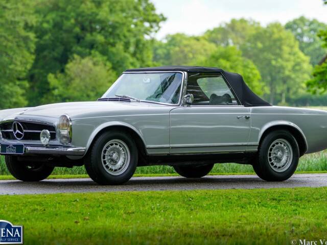 Mercedes-Benz 230 SL