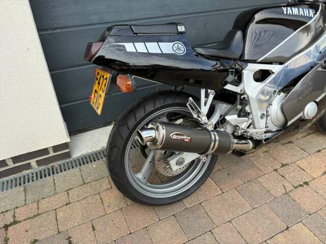 Yamaha FZR 400