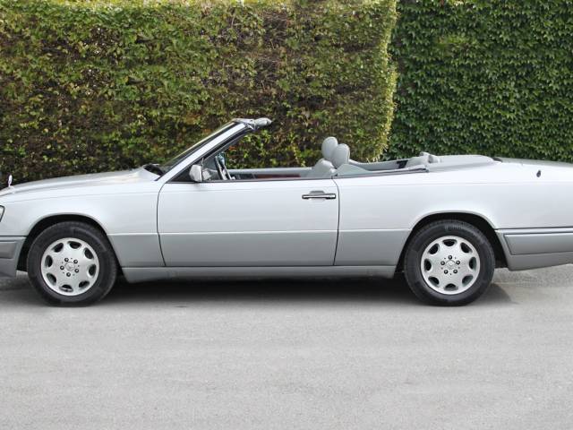 Mercedes-Benz E 320
