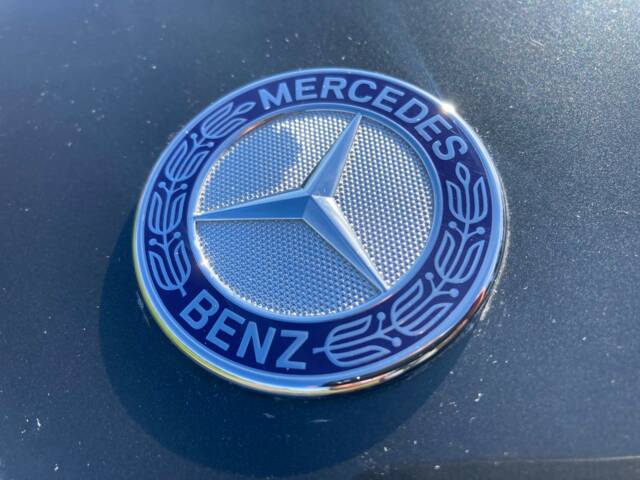 Mercedes-Benz 560 SL