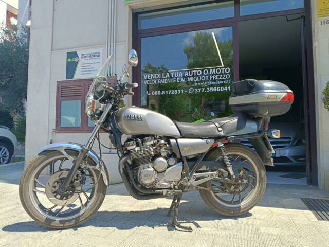 Yamaha XZ 550