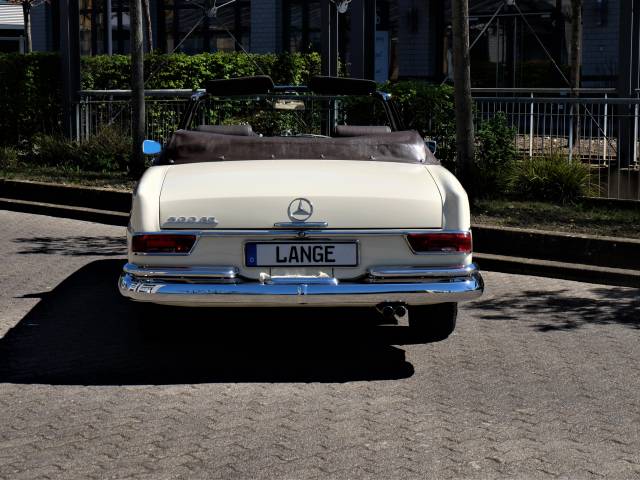 Mercedes-Benz 300 SE