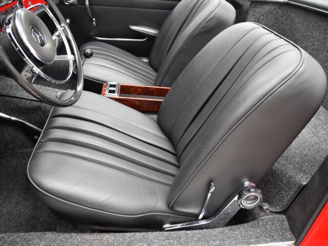 Mercedes-Benz 230 SL