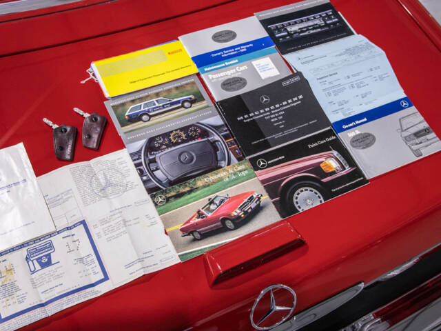 Mercedes-Benz 560 SL