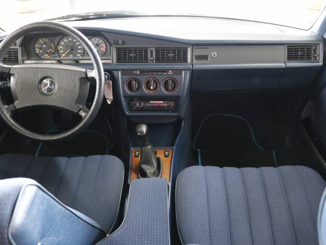 Mercedes-Benz 190 E