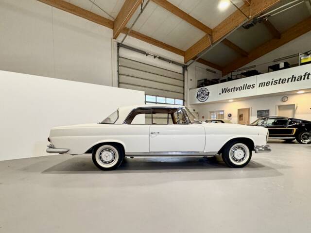 Mercedes-Benz 220 SE b