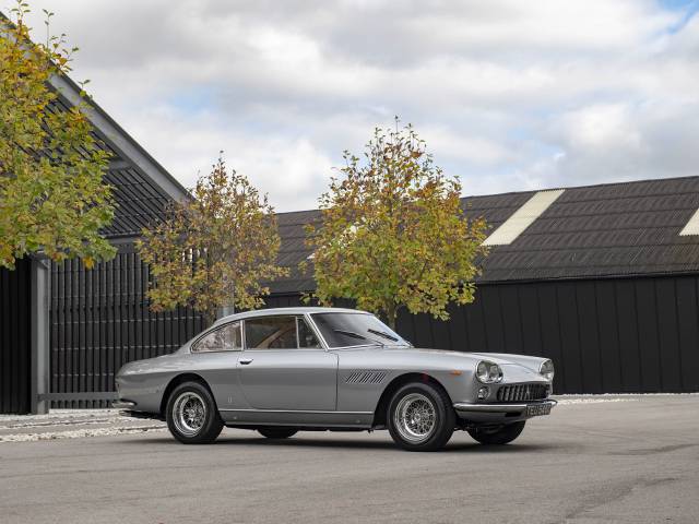 Ferrari 330 GT 2+2