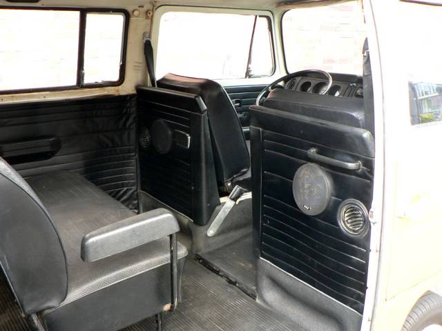 Volkswagen T2a minibus