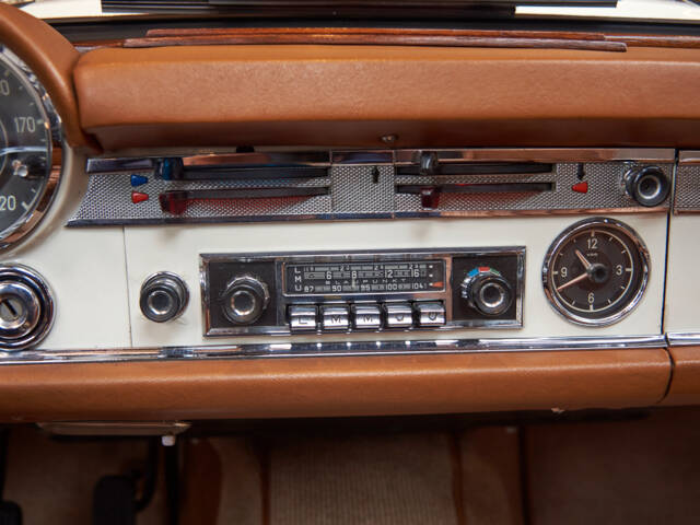 Mercedes-Benz 230 SL