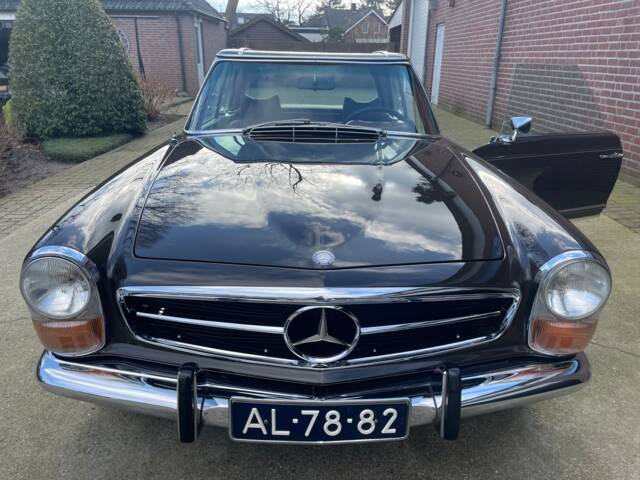 Mercedes-Benz 280 SL